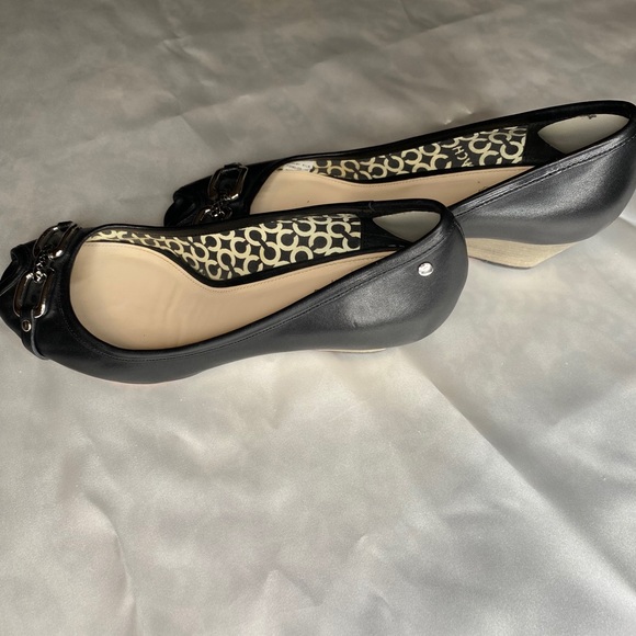 Coach - Picture 2 of 9